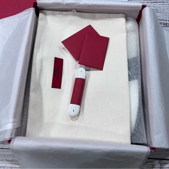 Valentino Garavani VLTN High Top Sneakers - Picture 4 of 15